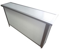 Klapptresen  "Jumperlight Maxi" - Ultraleichter Tresen aus extrem festem Wabenverbundstoff. Wasser und UV beständig. 100% Outdoor geeignet.&nbsp; Ideal für Märkte, Messen,&nbsp; Gastro und Cocktailbars. Der Rahmen besteht aus edlen eloxierten&nbsp; Aluminiumprofilen. Die beiden Seitenteile sind mittels Scharnieren an der Frontplatte befestigt. Magnete verhindern das Aufklappen der Seitenteile beim Transport. Die Arbeitsplatte wird aufgesteckt. Montage werkzeugfrei und von einer Person zu bewerkstelligen. 